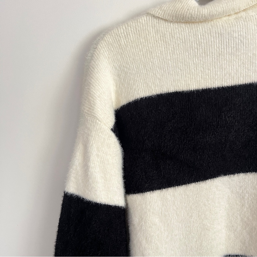 Disney x Forever 21 Mickey Mouse Fuzzy Striped Polo Rugby Sweater Size XXL Men’s - Picture 9 of 13